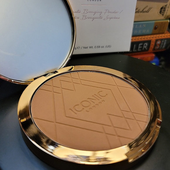 {Iconic • London} Bronzing Powder, NIB - Picture 1 of 4